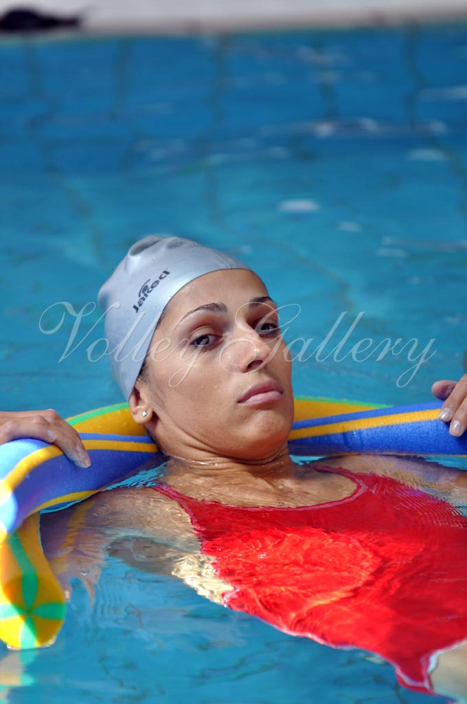 Yamamay allenamenti in piscina (03)